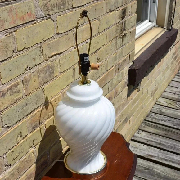 Vintage  Ginger Jar Shaped Lamp - Picture 2 of 12